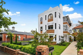 A1 Art Deco 2 Bedroom Apt Sleeps 5 Nimmo1